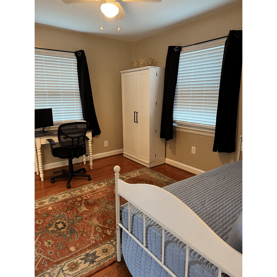2nd Bedroom - Day bed had a trundle underneath and can be converted into a king size bed.