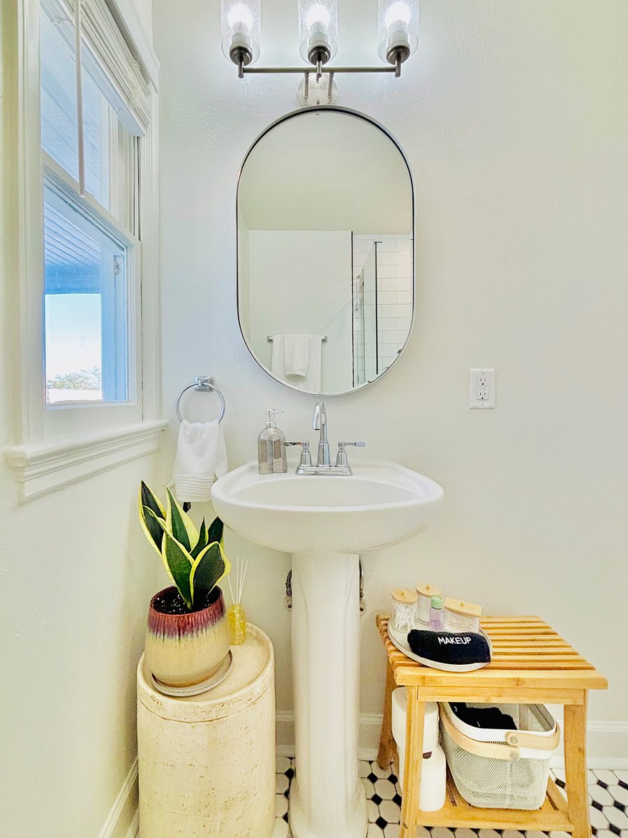 Bathroom sink