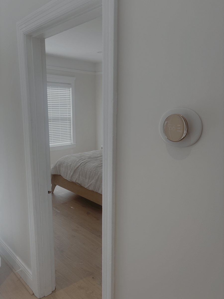 Bedroom / Thermostat