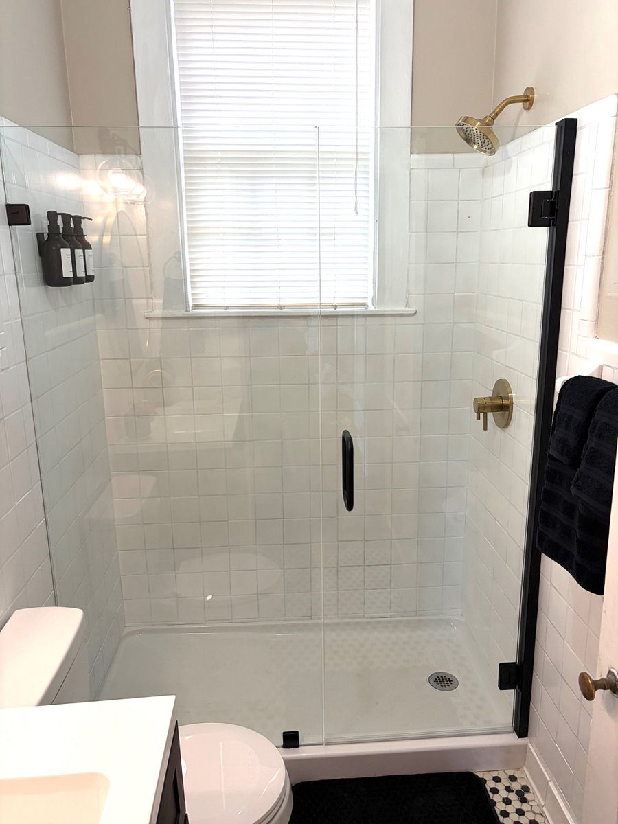 Bathroom
Walk in shower