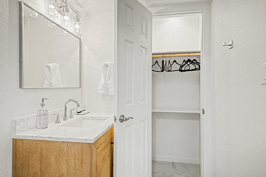 Furnished Finder property 1000327_1 photo 24