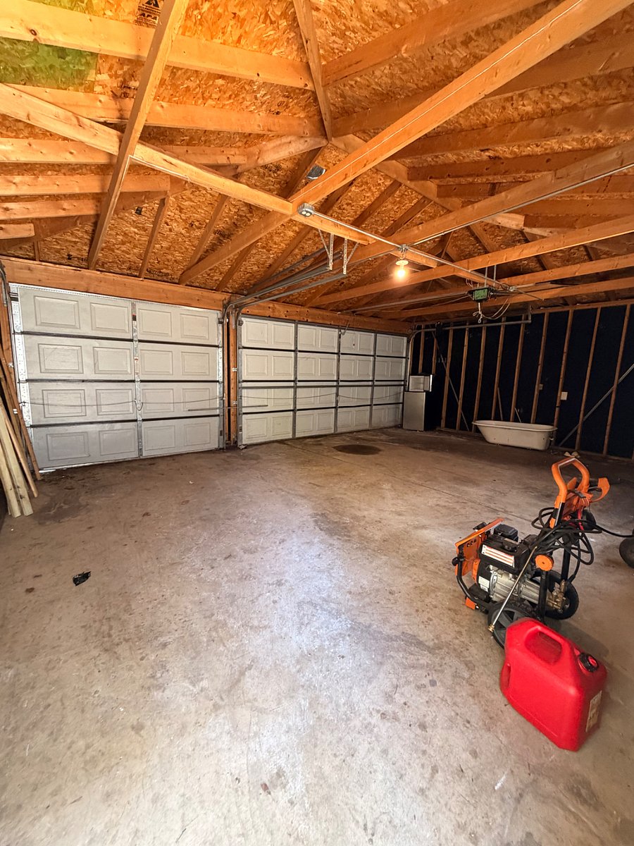 Detached, 3 car garage
