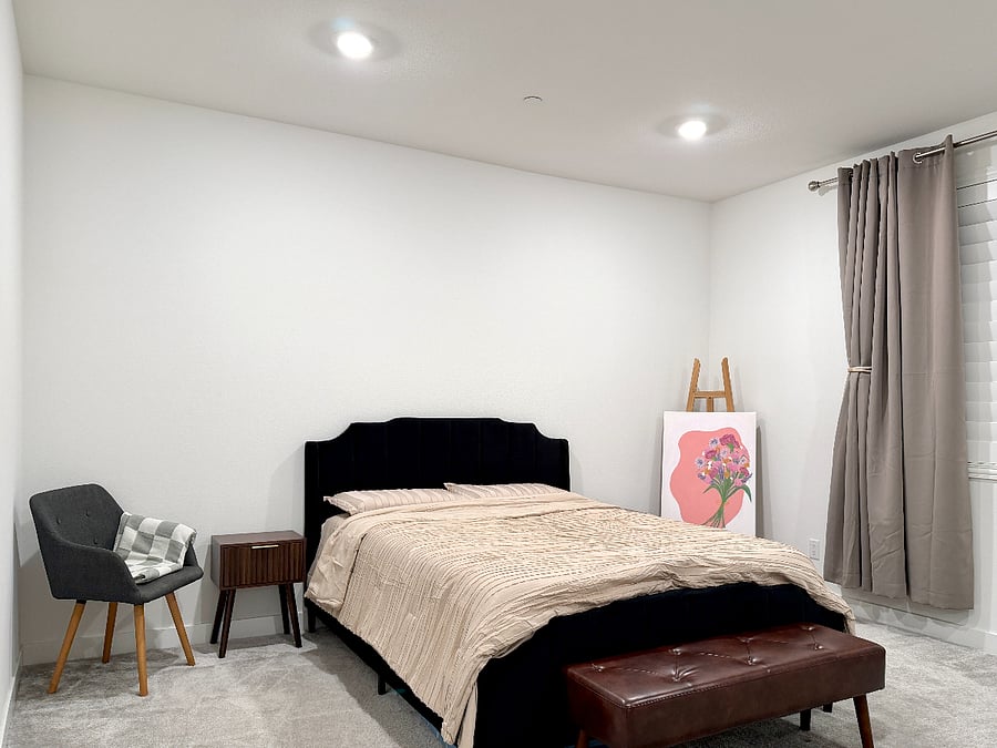 Primary Bedroom (Queen)