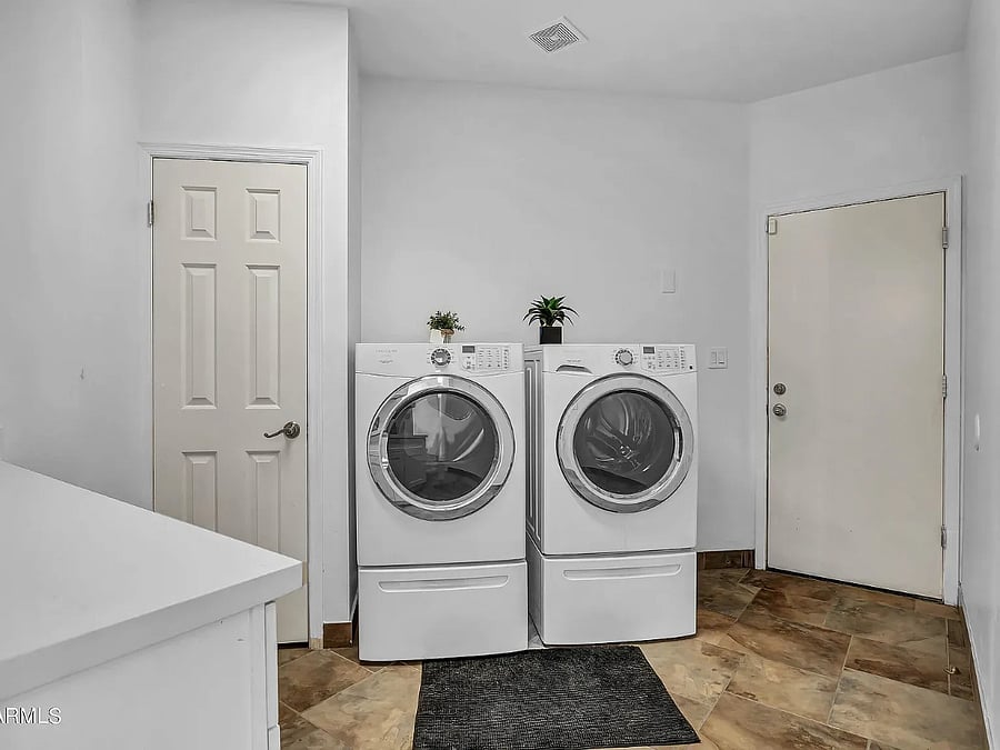 Furnished Finder property 1000411_1 photo 13
