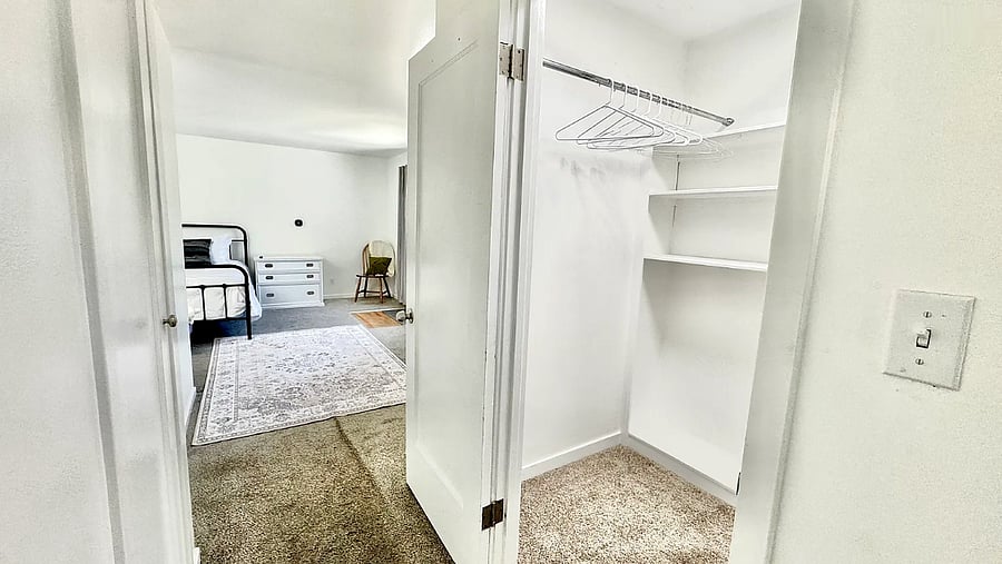 Walk-in Closet