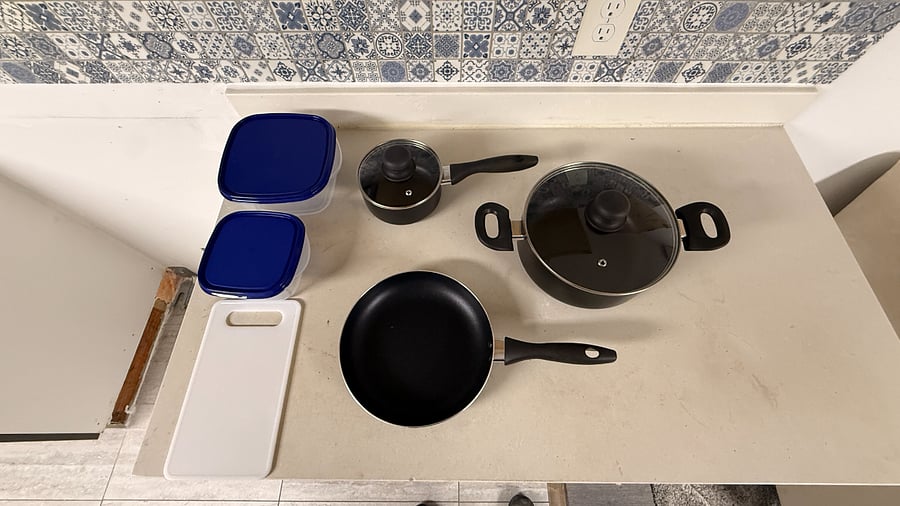 Cookware
* 1 Large pot with lid - 3.8 Qt
* 1 Saucepan with lid - 1.0 Qt
* 1 Medium frying pan 8.7 in
* 1 Cutting pad