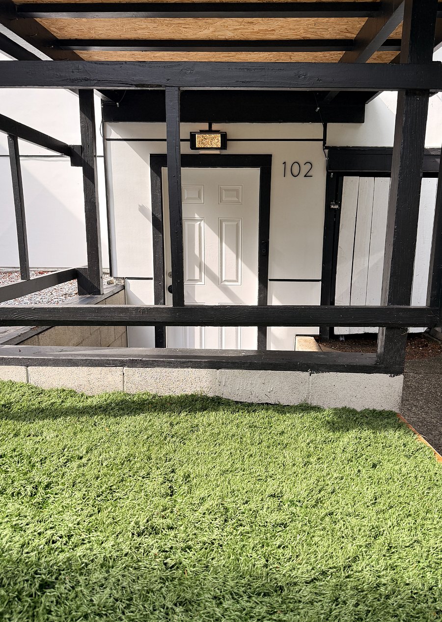 102 number and entrance door
