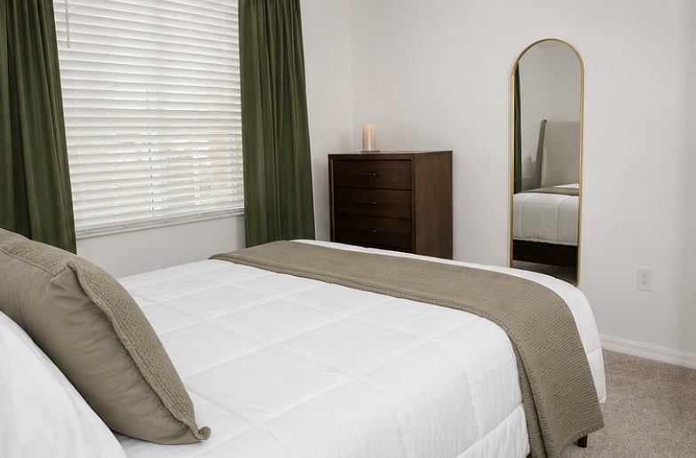 Guest Bedroom with queen bed