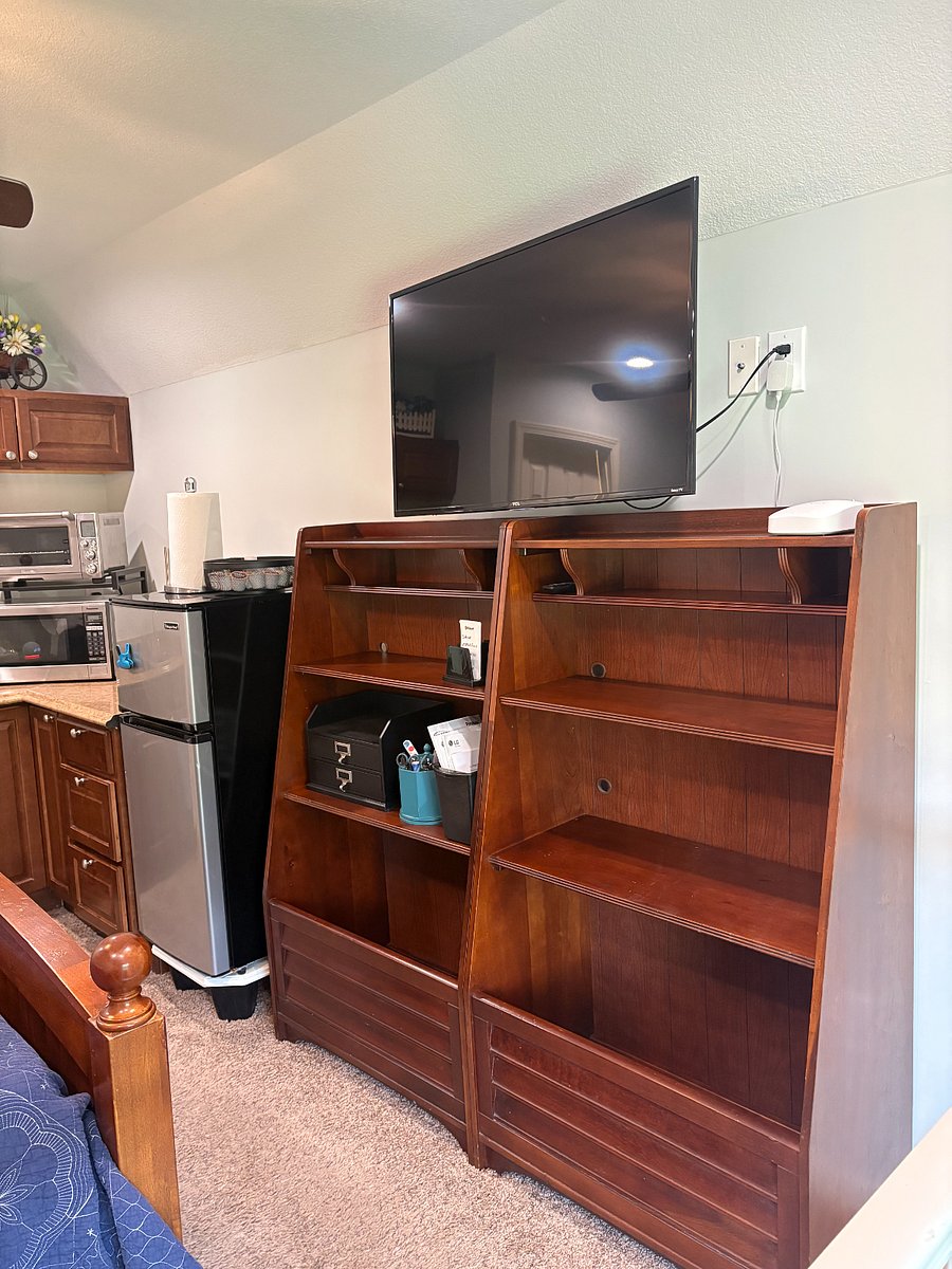 Bookcases & TV