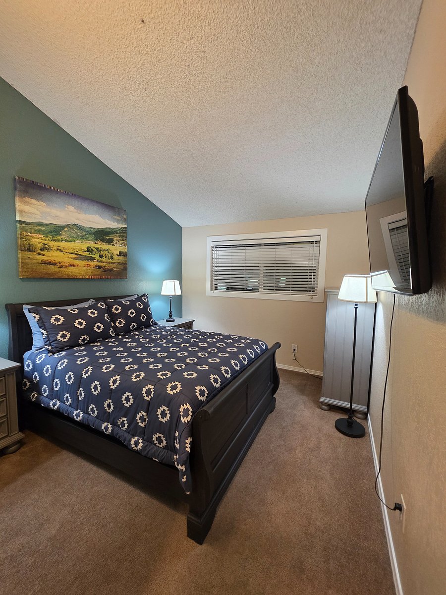 Full Bed Room