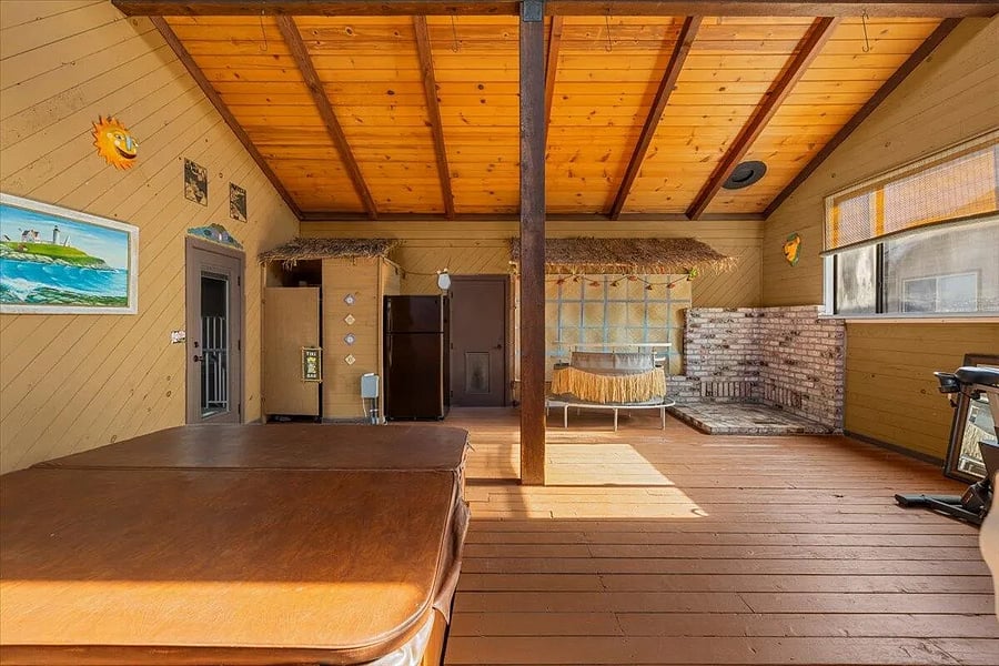 Spa Room w/ Hot Tub