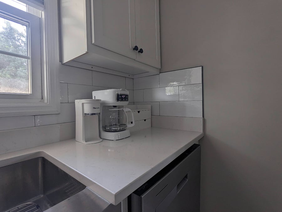 Coffee maker machine and single serve coffee maker