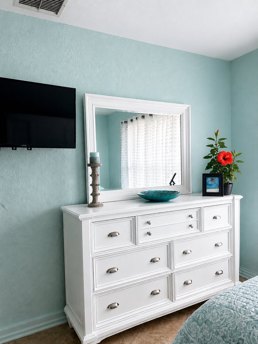 2nd Bedroom with Queen bed, Triple Dresser, Nightstand and 40" Smart TV