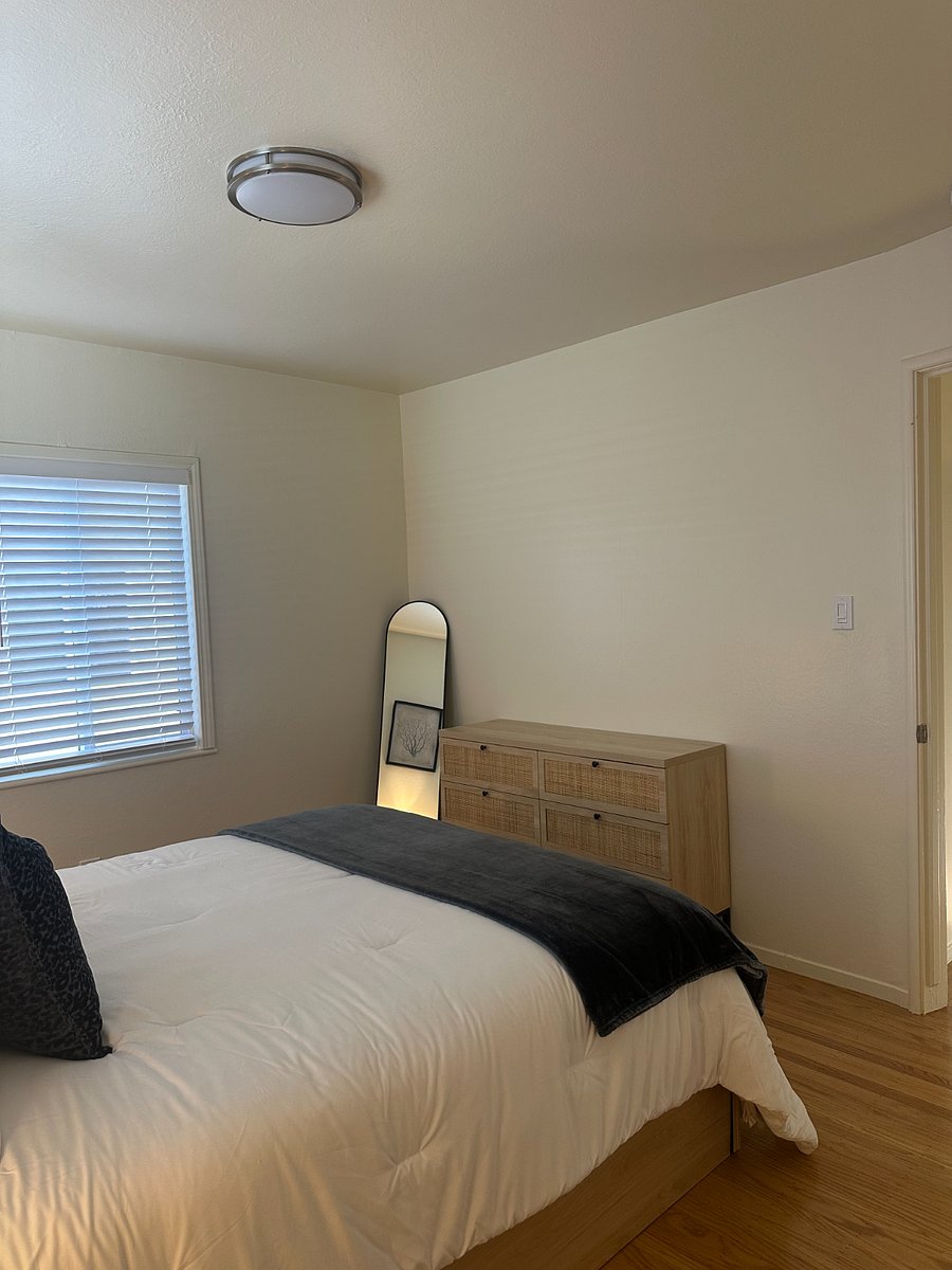 Secondary Bedroom - Queen