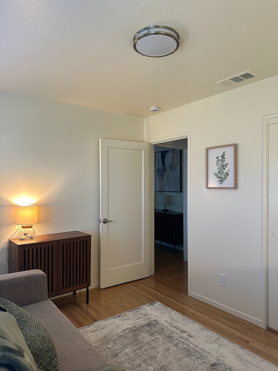 Secondary Bedroom/Office - Pullout Full