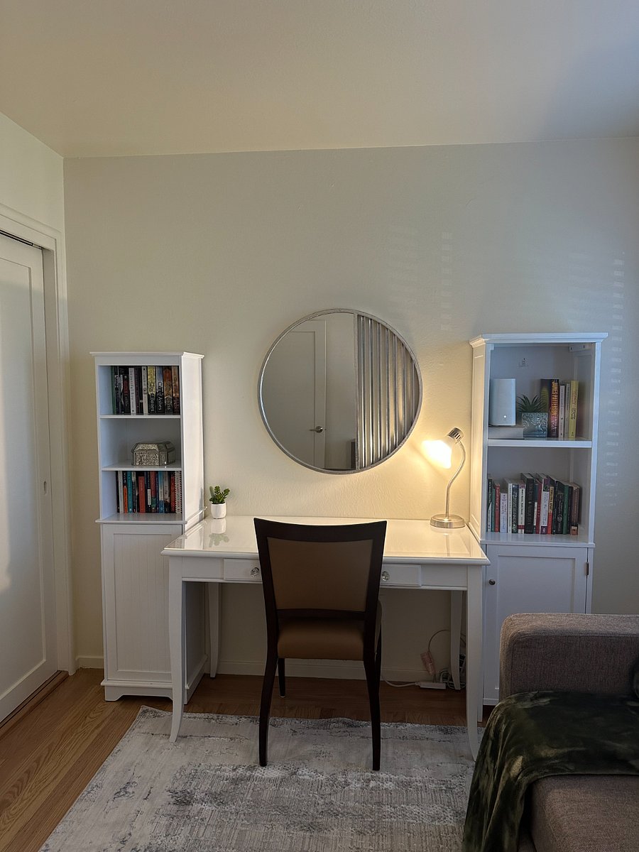Secondary Bedroom/Office - Pullout Full