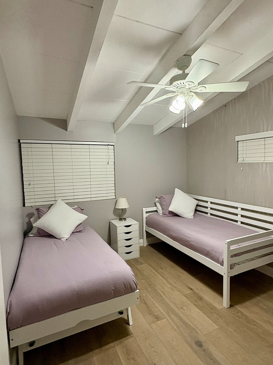 Flexible sleeping for the whole crew. Two twin beds with room to spare - perfect for kids, a colleague or anyone that needs an extra bed for their stay. The second twin bed can also be tucked under the daybed to create more space in the room.
