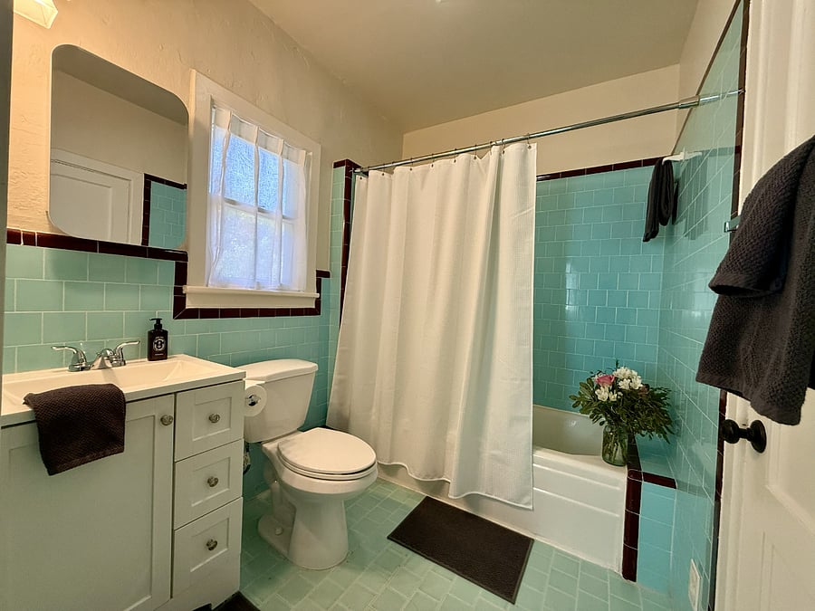 Absolutely adorable vintage tile bathroom