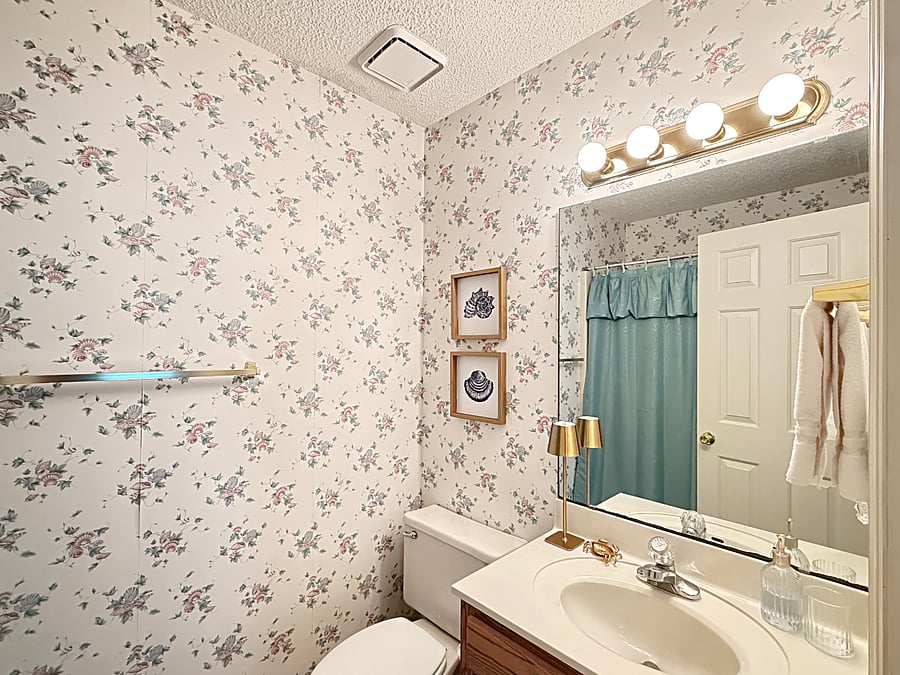 Hallway full bathroom
