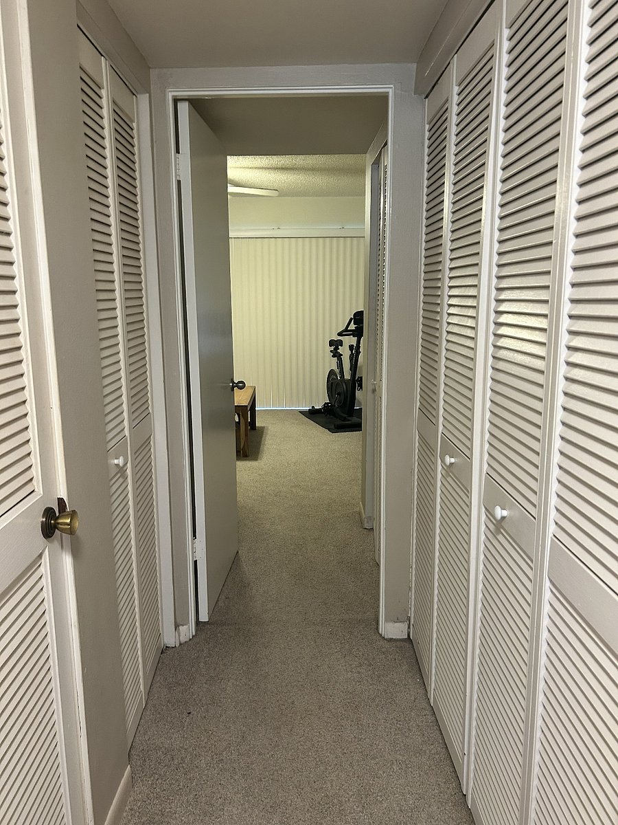 Hallway upstairs to main bedroom