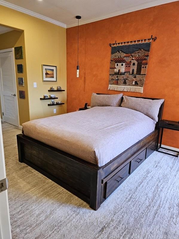 Queen size bed with grounding mat