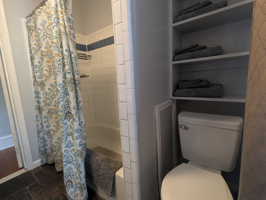 Full bathroom provides loads of storage