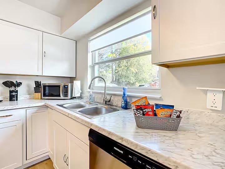 Furnished Finder property 1000851_1 photo 11