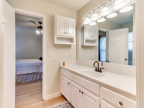 bath ensuite