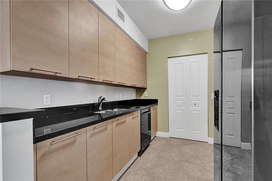 Furnished Finder property 1000915_1 photo 10