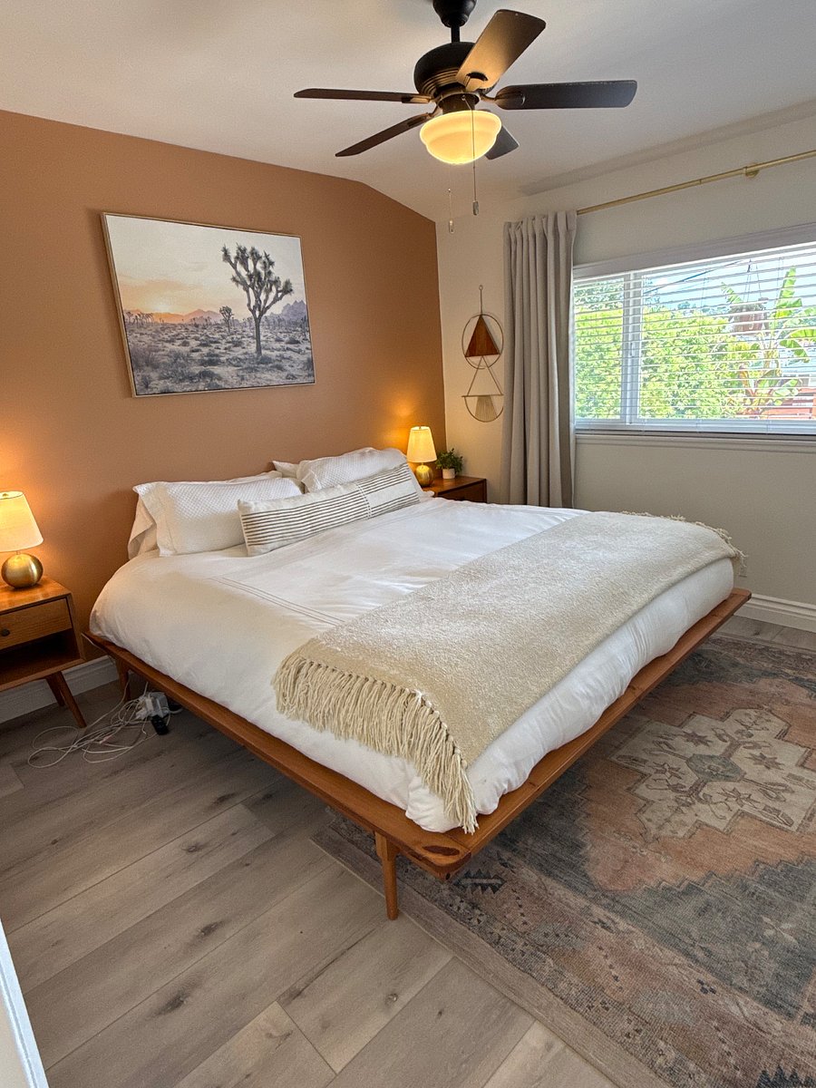 Bedroom 1: King Bed
