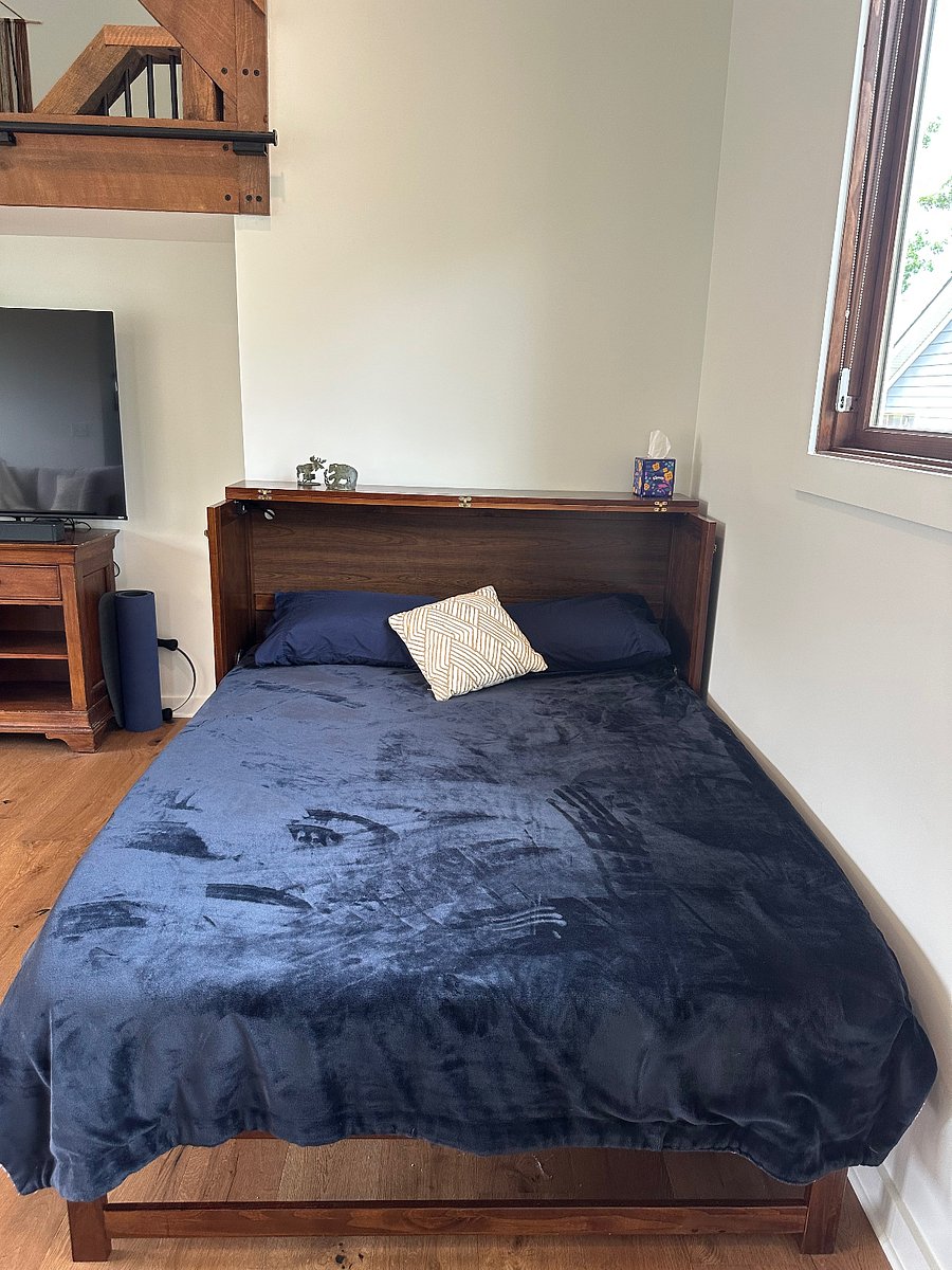 Queen size bed