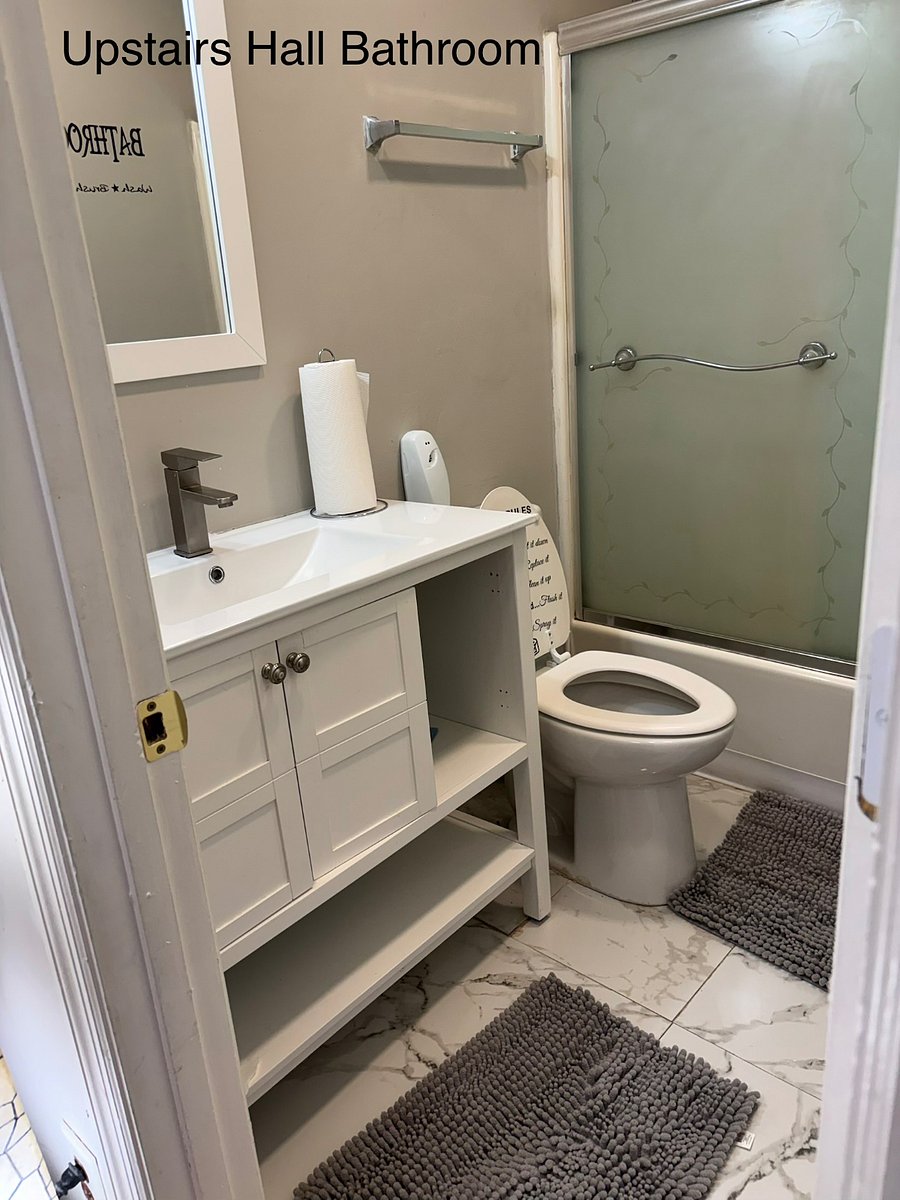 Have 2.5 bathroom only displaying one full bathroom