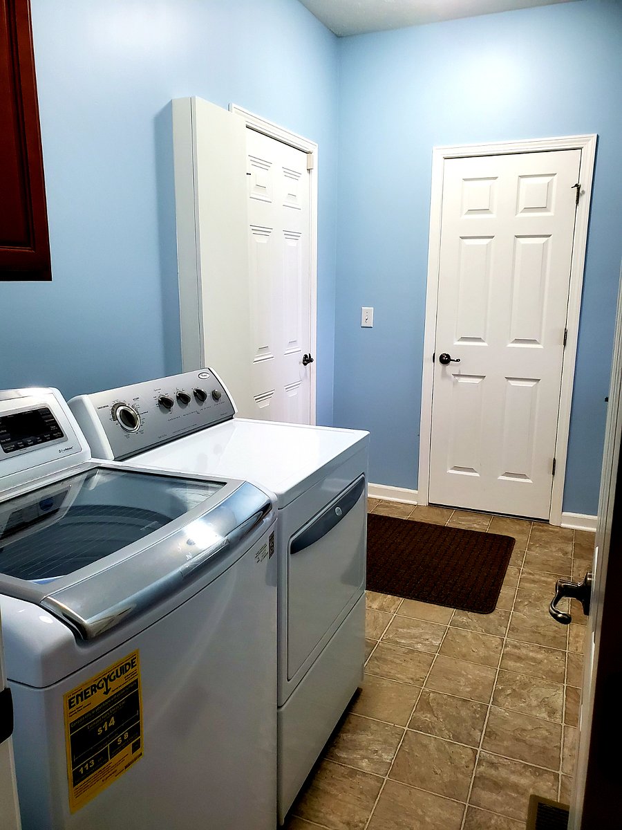 Laundry room off kitchen