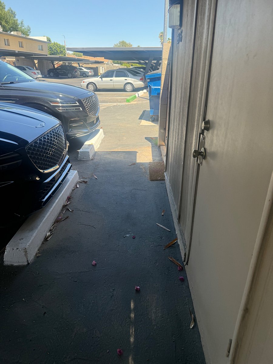close parking to gate