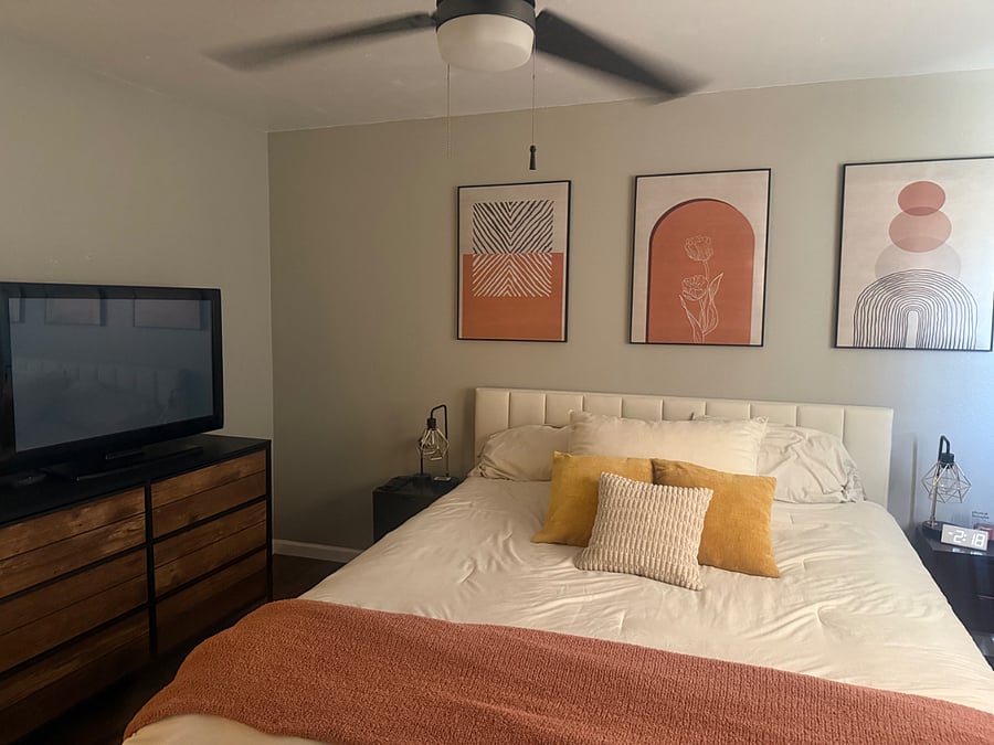 master with king bed