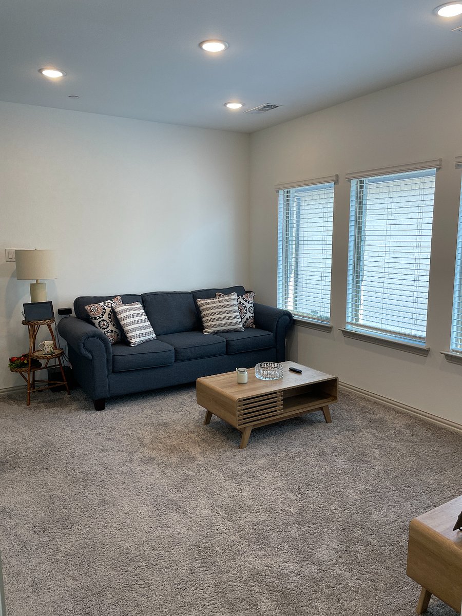 Upstairs "private" Living Room (for renter only)