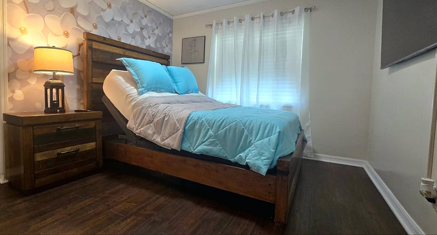 Master Bedroom - Electric base