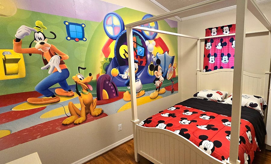 Mickey Bedroom - Electric base