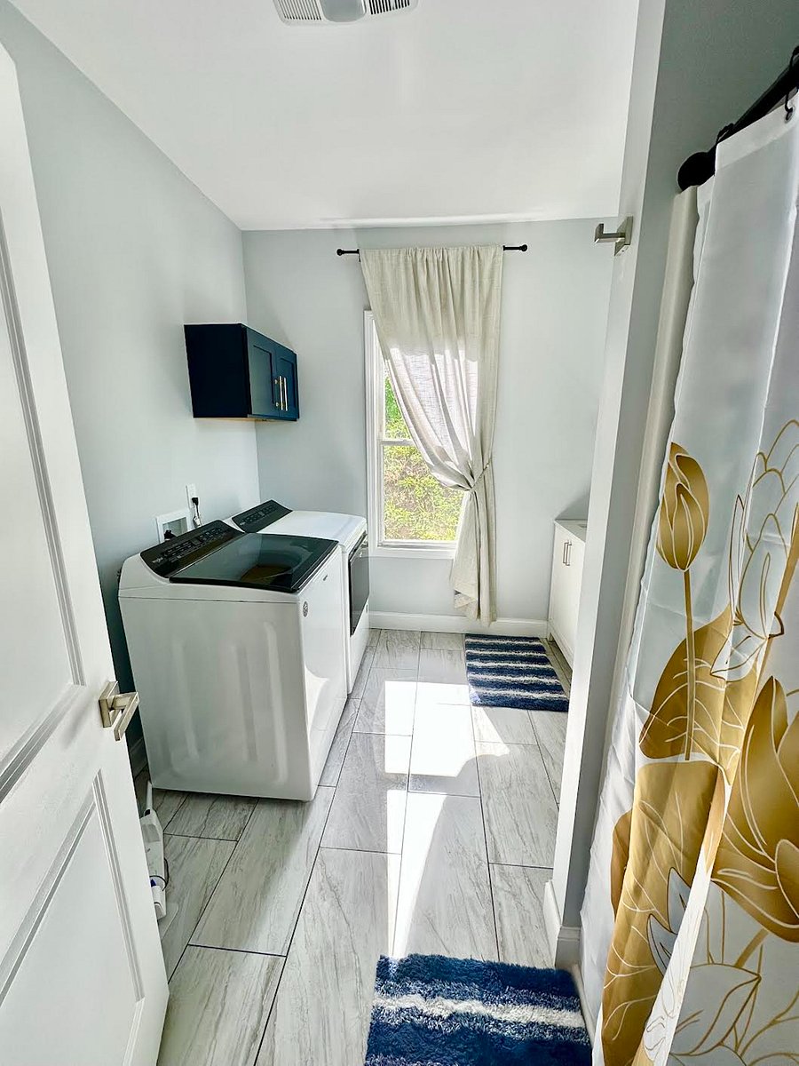 Second Full bath with Washer & Dryer