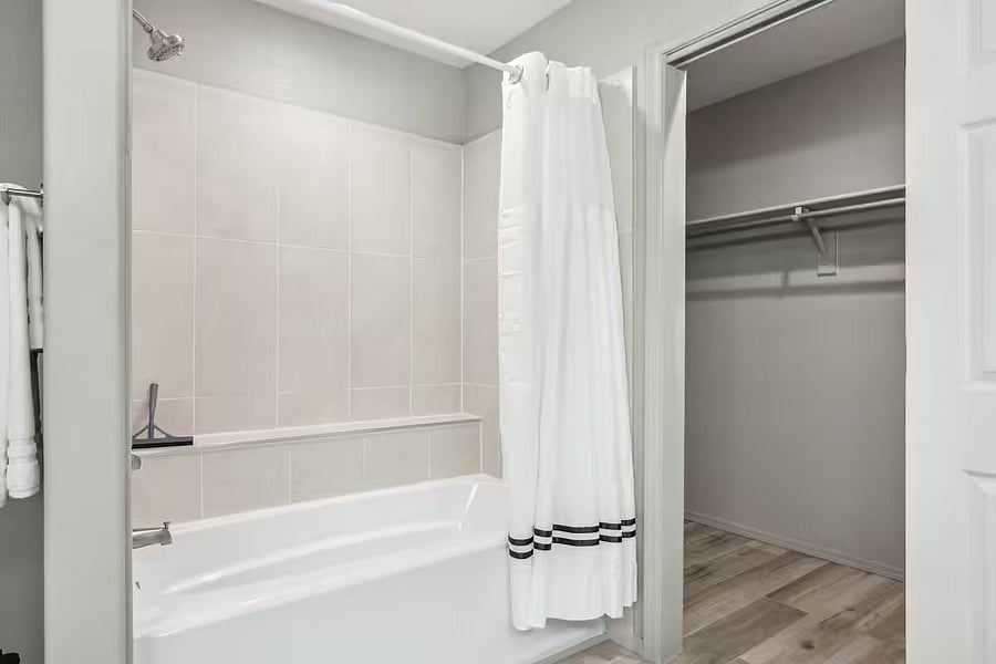 Furnished Finder property 1001240_1 photo 33