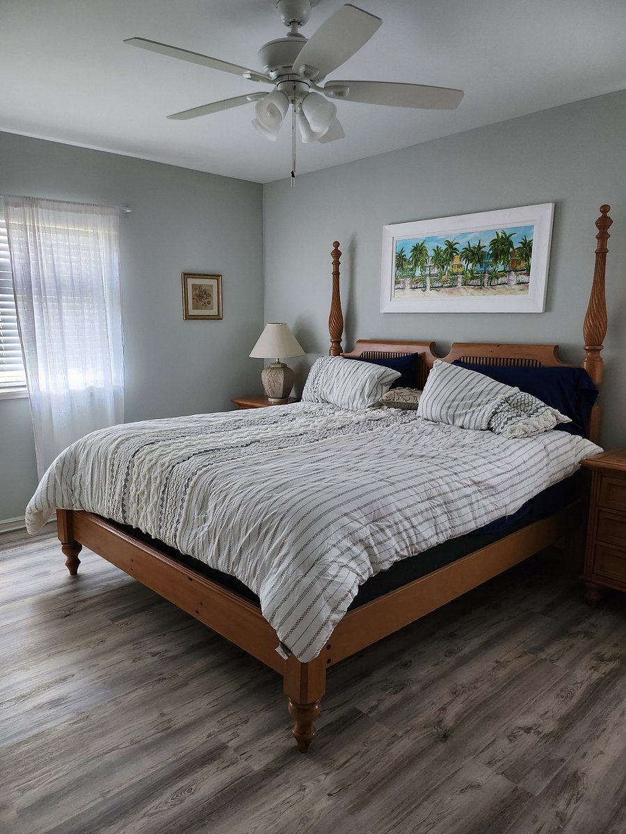 King bed in the Main Bedroom