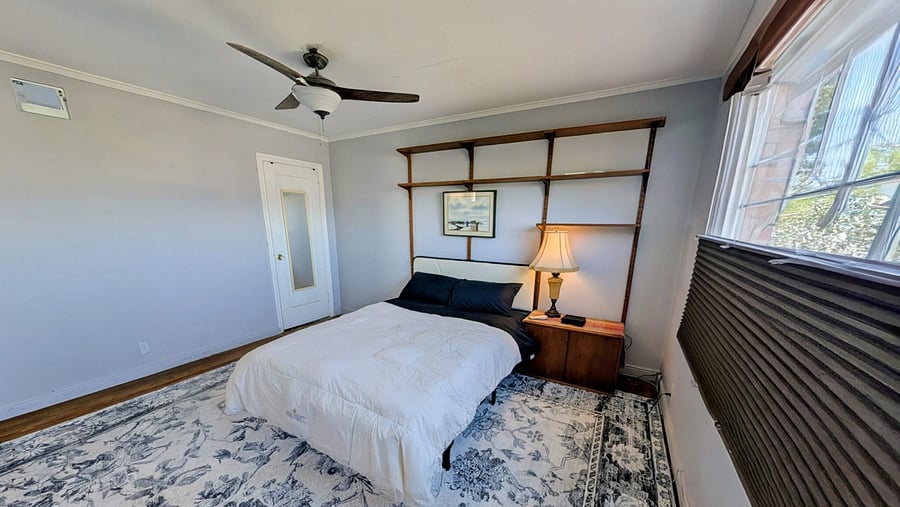 Bedroom 2, Queen