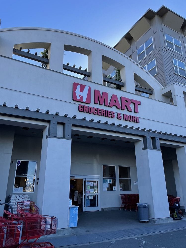 HMART Grocery, walking distance to the freshest Meat, Seafood and Produce in the city