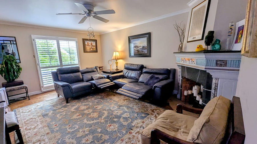 Livingroom (reclining sofa's)