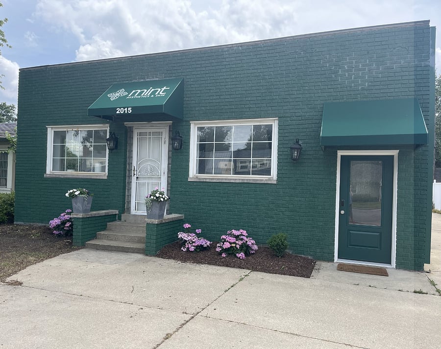 Welcome to Ripple Avenue SuitesSuite B is accessed through the private entrance on the left under the green awning.