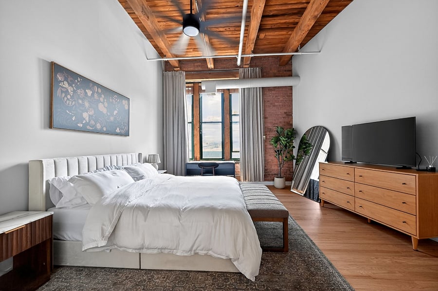 Primary Bedroom, King-sized bed
