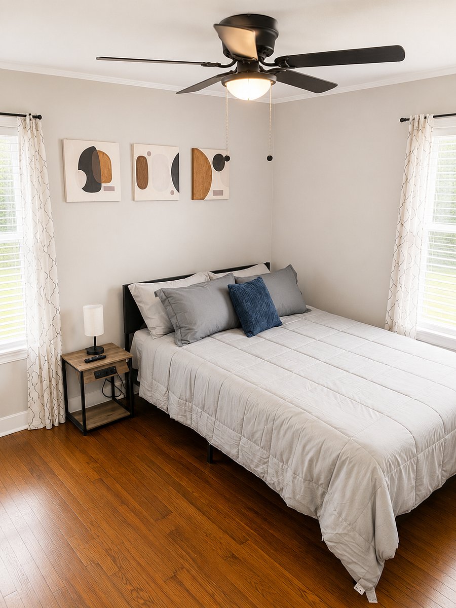 Bedroom 2: Queen