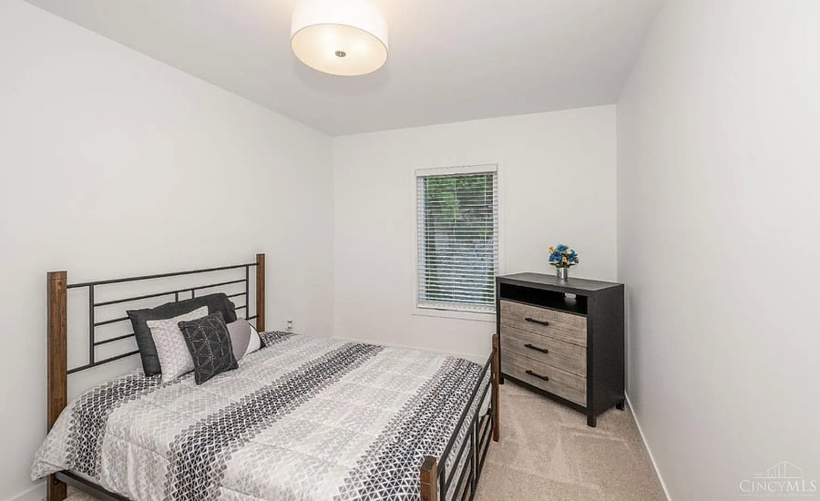 2nd bedroom
