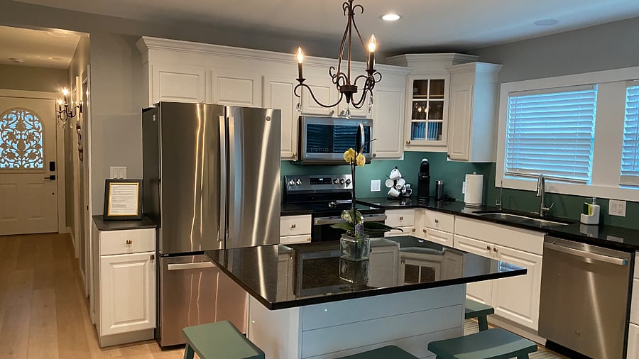 "Coastal-inspired kitchen, fully equipped for cooking and dinning."