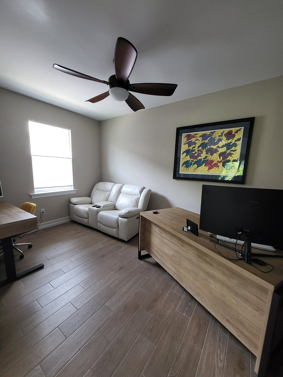 Extra room...third bedroom or office space